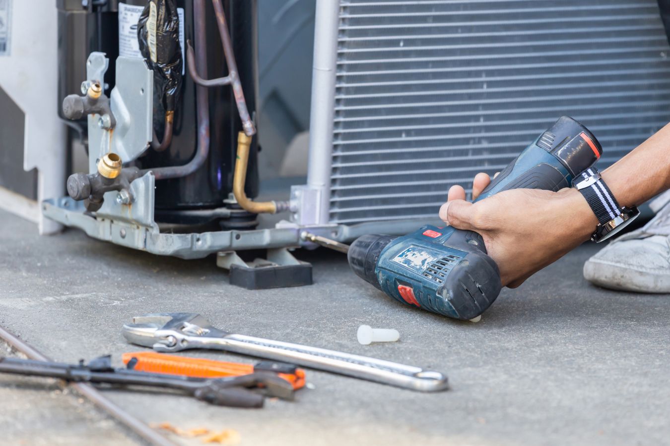 AC repair technician working on an HVAC unit in Bartlett TN